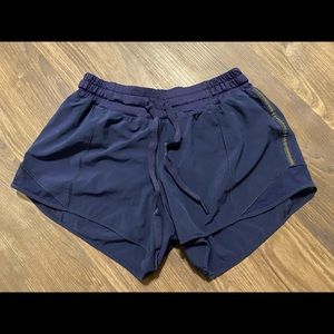 Lululemon hotty hot 4”